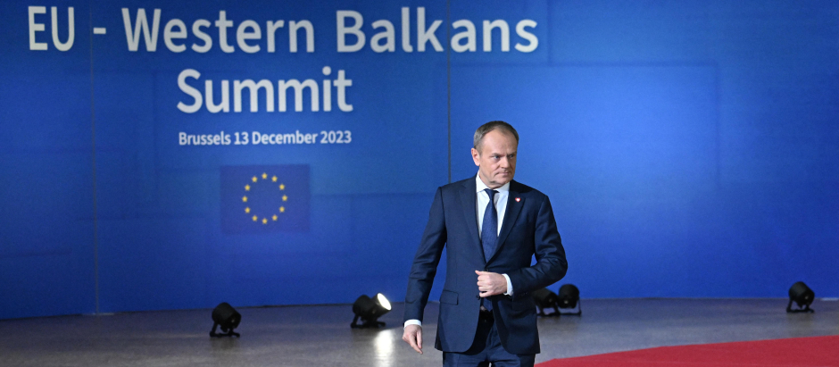 El primer ministro de Polonia, Donald Tusk, llega para asistir a la cumbre UE-Balcanes Occidentales en la sede europea en Bruselas