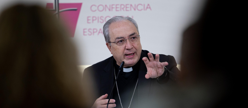 El secretario general de la Conferencia Episcopal Española, César García Magán presenta la Memoria de actividades de la Iglesia 2022