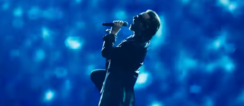 Bono durante una de sus actuaciones en The Sphere