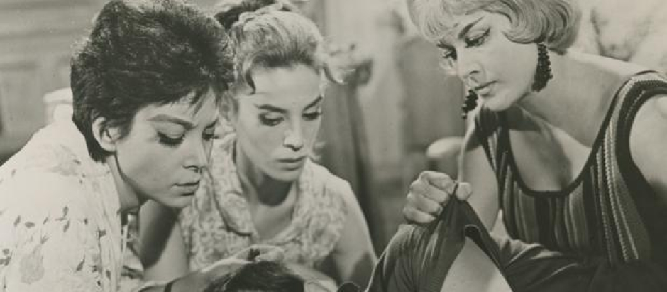 Elisa Montes, Terele Pávez y Emma Penella en la película La cuarta ventana (1936)