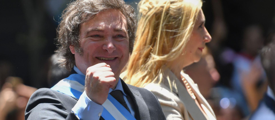 El presidente electo de Argentina Javier Milei realiza un recorrido hasta la Casa Rosada