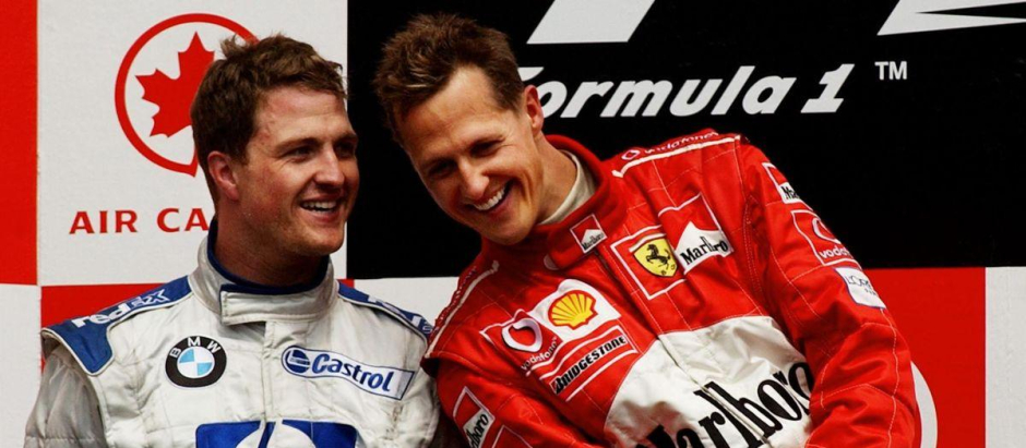 Michael y su hermano Ralf Schumacher durante un GP de F1