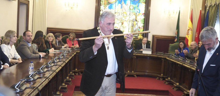 El nuevo alcalde de Pamplona, Joseba Asiron, en su toma de posesión