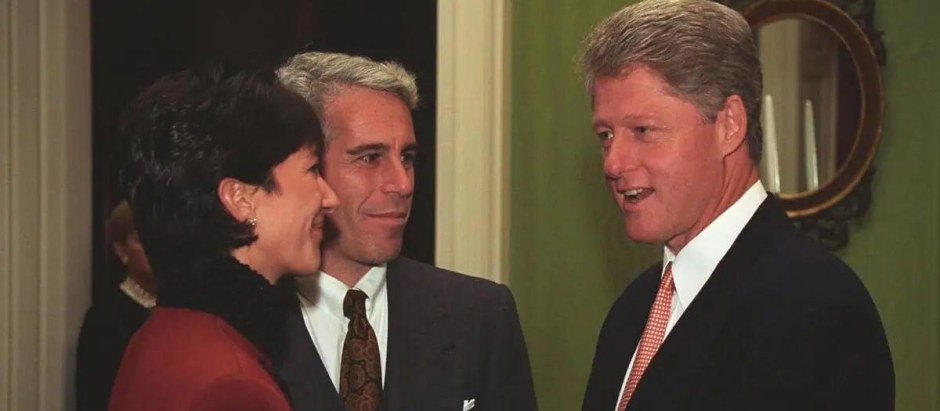El expresidente Bill Clinton junto con Epstein y Maxwell en una imagen de archivo