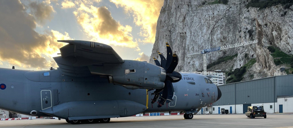 Avión de la Real Fuerza Aérea británica en Gibraltar