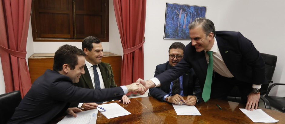 Javier Ortega Smith y Teodoro García Egea sellan el pacto PP-Vox en Andalucía en 2019