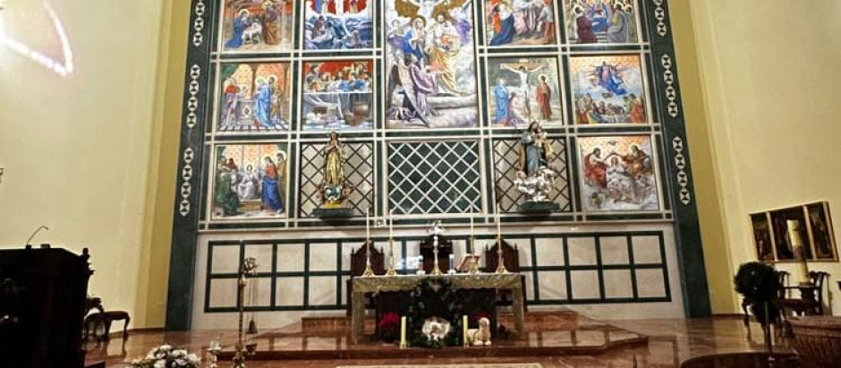 Aspecto del recién estrenado altar de la parroquia de San José de Gandía