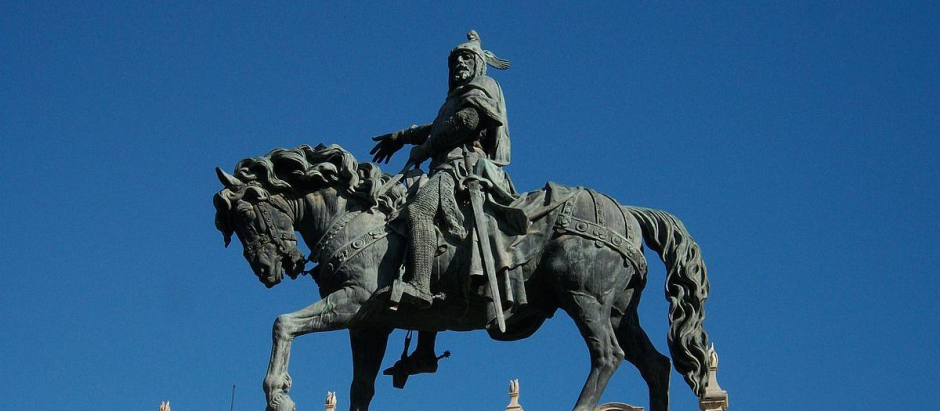 Estatua del Rey Jaime I El Conquistador en l aplaza Alfonso el Magnánimo de Valencia
