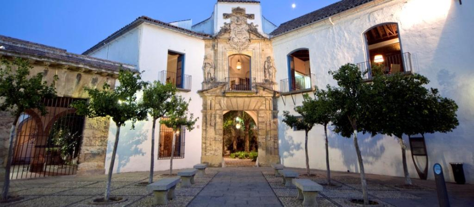 Fachada principal del Palacio de Viana