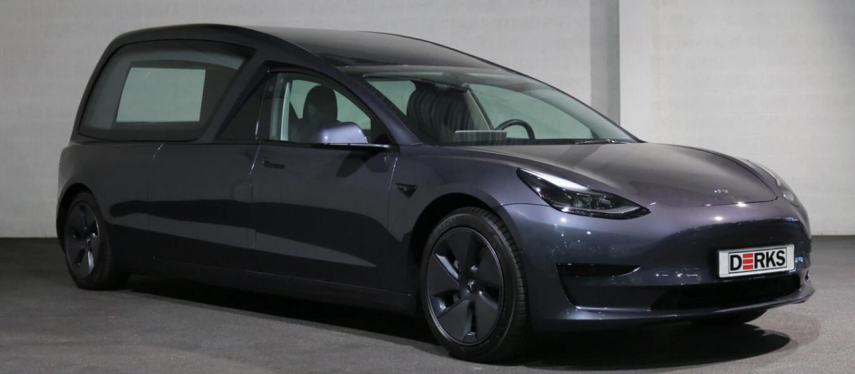 Tesla convertido en coche fúnebre