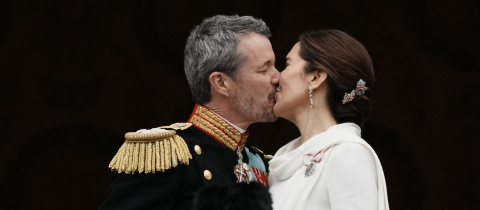 Federico X y Mary de Dinamarca se han besado en el balcón del Palacio de Christianborg
