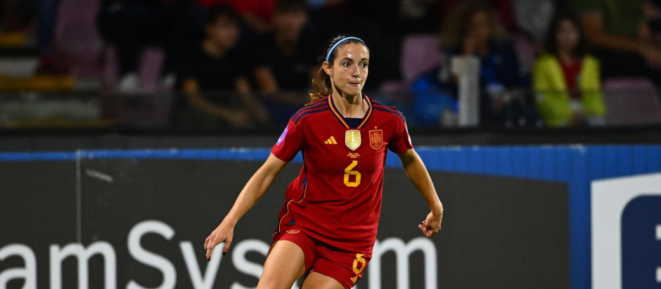 Aitana Bonmatí en un partido con la selección española
