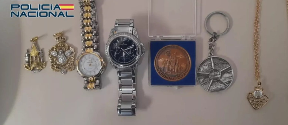 Joyas y relojes del matrimonio que robaron y vendieron los detenidos en Elche