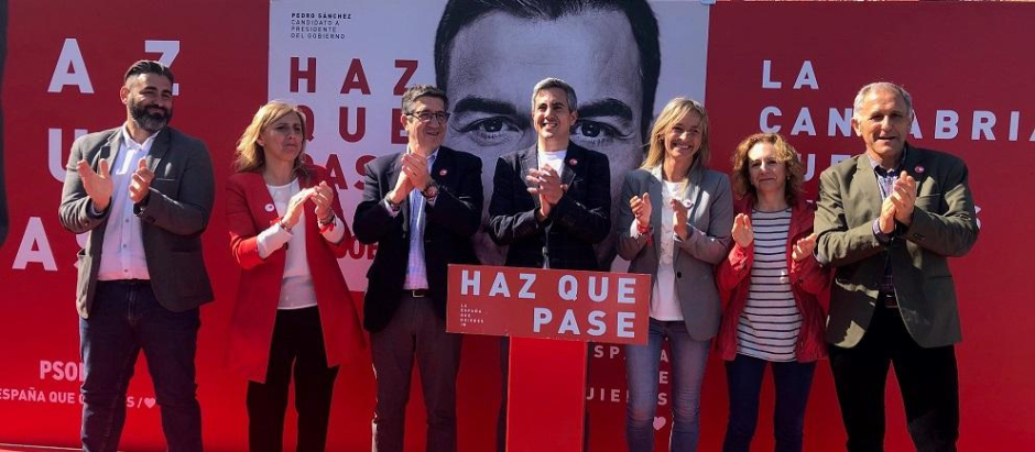 Patxi López junto a Susana Herrán y otros dirigentes del PSOE