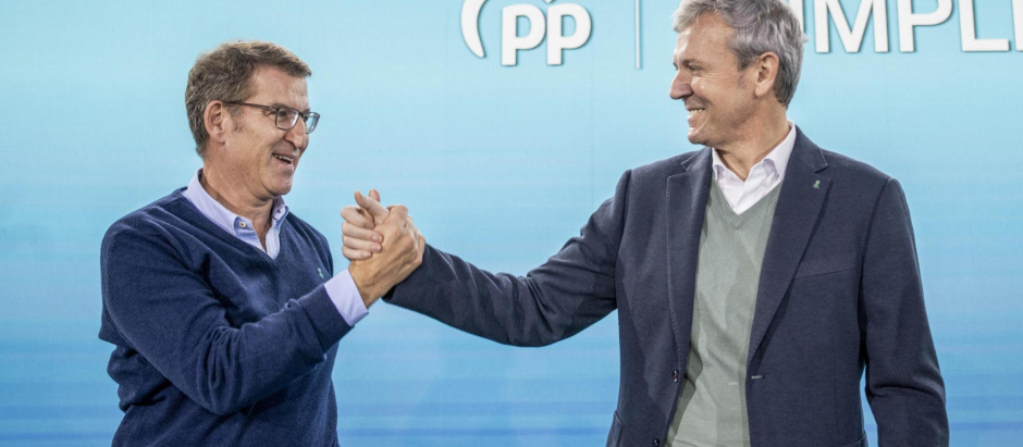 El presidente del PP, Alberto Núñez Feijóo y el presidente del PP de Galicia, Alfonso Rueda