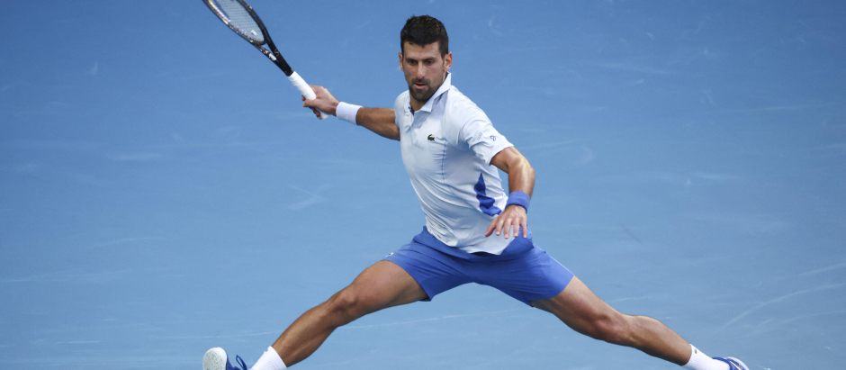 Novak Djokovic se sobrepuso al calor y a Fritz para convertirse en el primer semifinalista de Australia