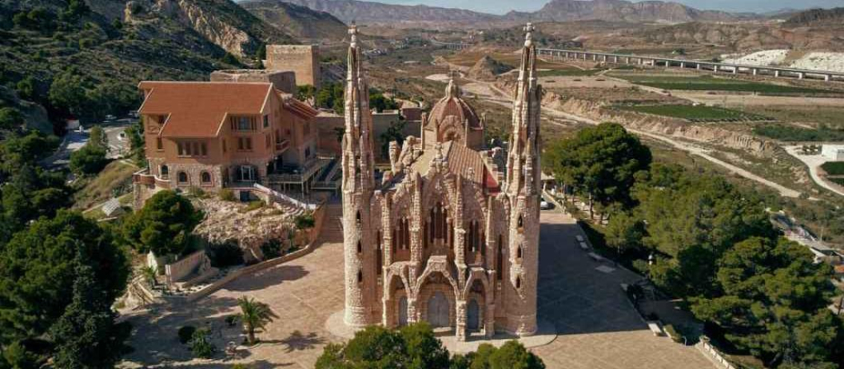 La pequeña 'Sagrada Familia' de Novelda, en Alicante