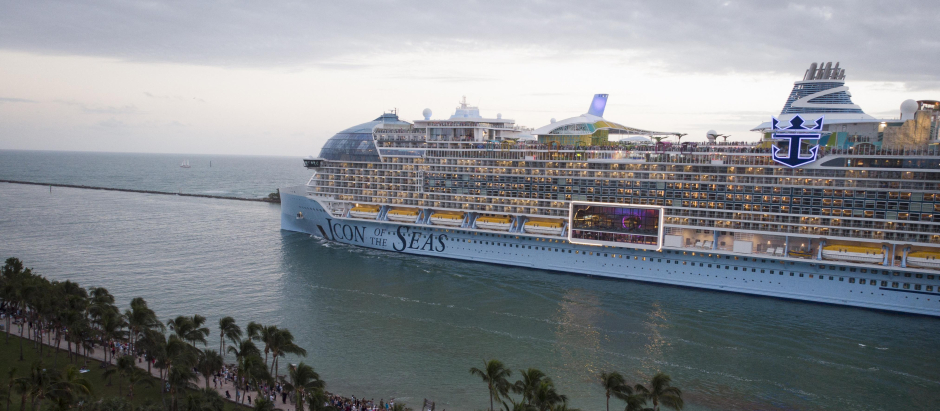El Icon of the Seas abandonaba Miami este sábado