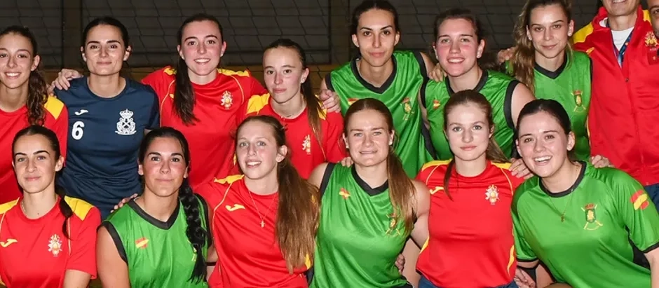 La Princesa de Asturias con el equipo de voleibol en Murcia