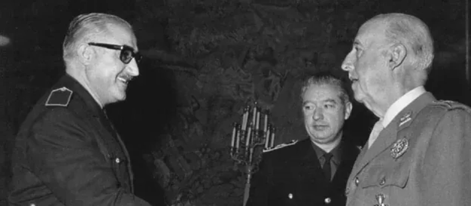 Pedro Zaragoza junto a Francisco Franco