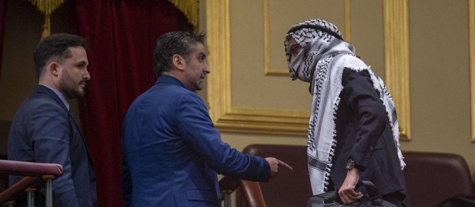 La seguridad del Congreso expulsa a un hombre con pañuelo árabe