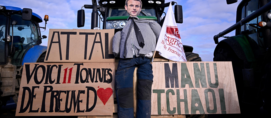 Una efigie del presidente francés Emmanuel Macron durante las protestas en Francia