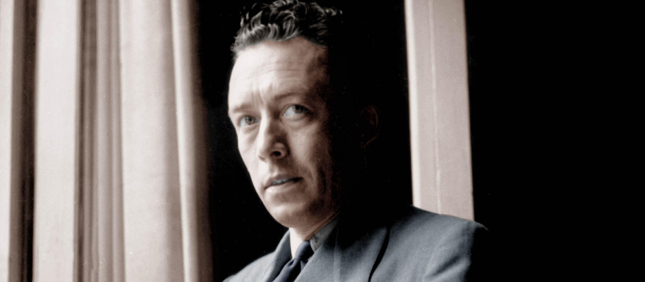 Albert Camus, en su casa en una imagen de 1947