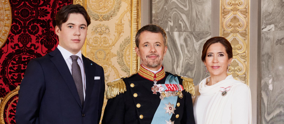 King Frederik X of Denmark with Queen Mary and  Crown Prince Christian during official portrait