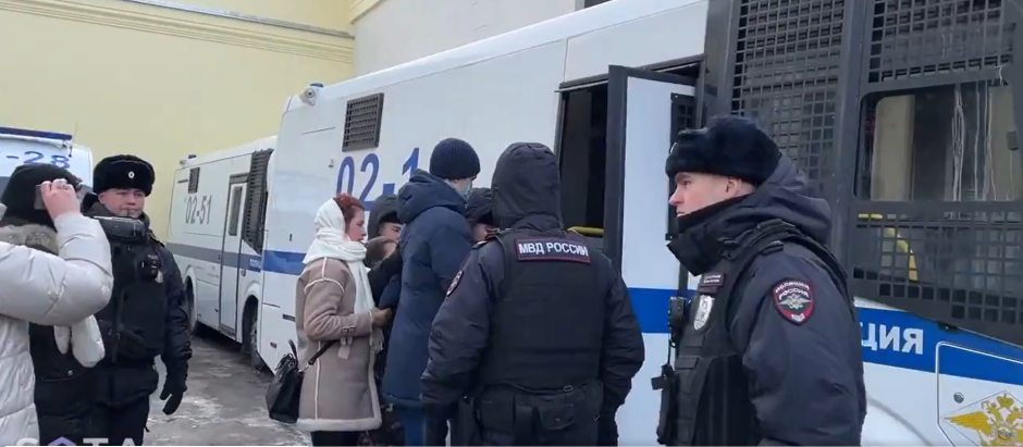 Arrestos en Moscú tras la protesta de madres y mujeres de soldados rusos en la guerra