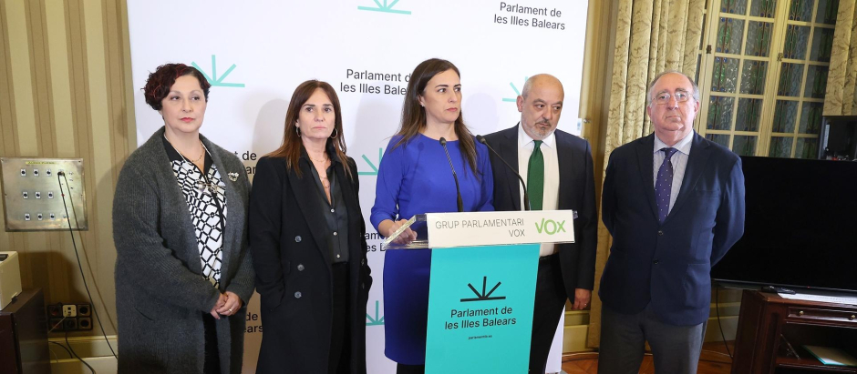 Los cinco diputados que expulsaron a Le Senne y De Las Heras del grupo parlamentario en Baleares