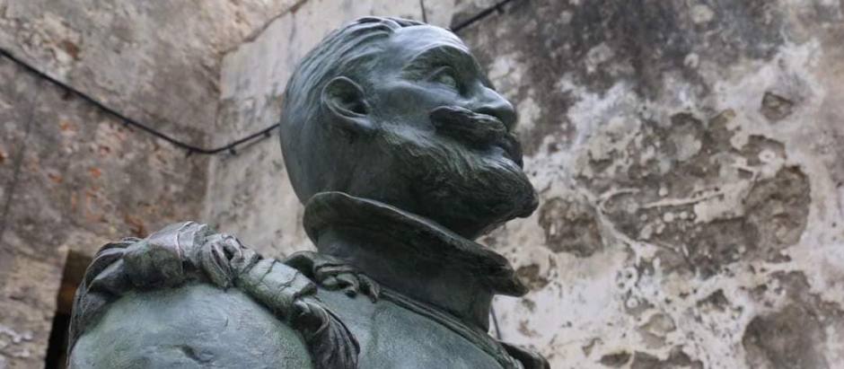 Busto de Cervantes en Zahara de los Atunes