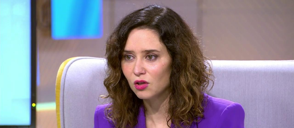 La presidenta de la Comunidad de Madrid, Isabel Díaz Ayuso, en una entrevista en el programa Mirada Crítica de Telecinco