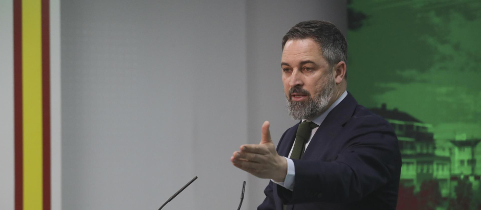 El líder de Vox, Santiago Abascal, da una rueda de prensa en la sede del partido