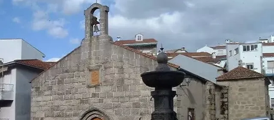 Una mujer lanza un machete en misa contra el Cristo del altar mayor