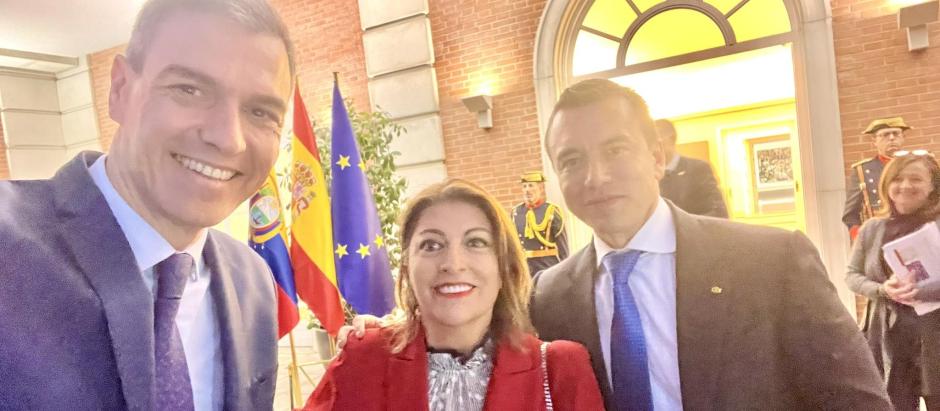Pedro Sánchez, Daniel Noboa y la embajadora de Ecuador en España