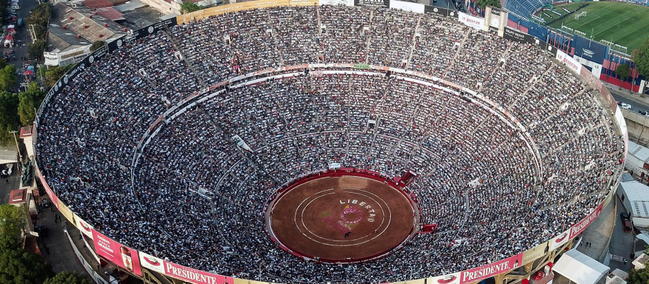 Fotografía aérea de Plaza México