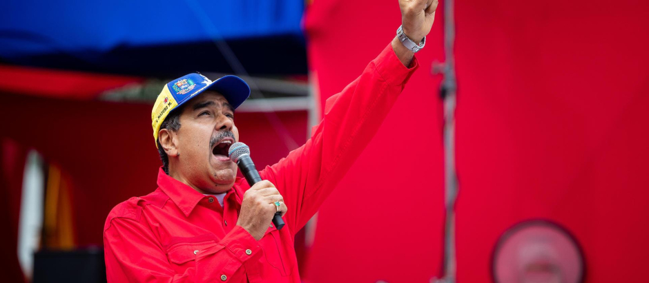 Nicolás Maduro ofrece un discurso tras la marcha oficialista, en Caracas, Venezuela