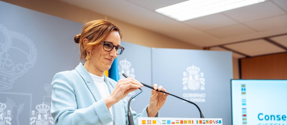 La ministra de Sanidad, Mónica García, en la rueda de prensa tras el pleno del Consejo Interterritorial del Sistema Nacional de Salud