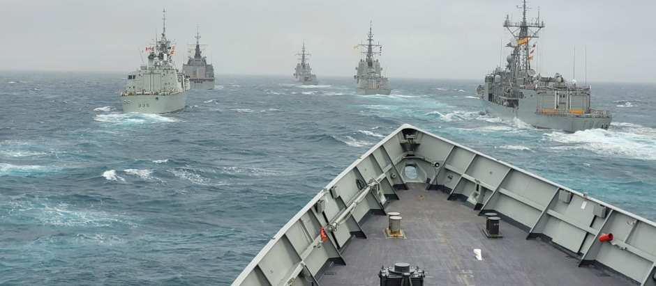 La fragata Reina Sofía y el BAC Patiño avanzan en el Mar de Irlanda en el marco de Steadfast Defender 24