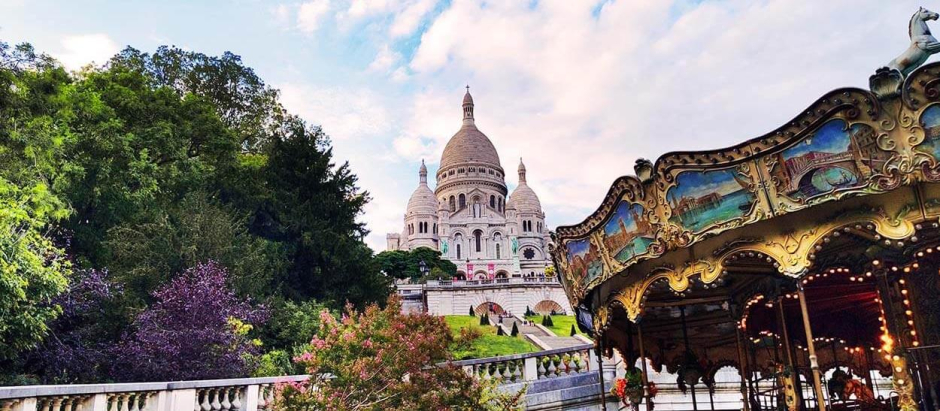 Imagen de Montmartre, con la iglesia del Sagrado Corazón al fondo, en París
