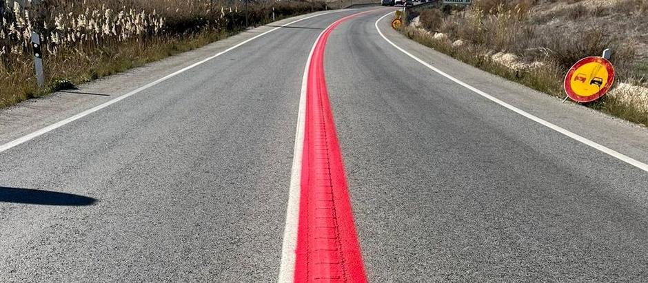 Imagen de la línea roja que delimita ambos carriles
