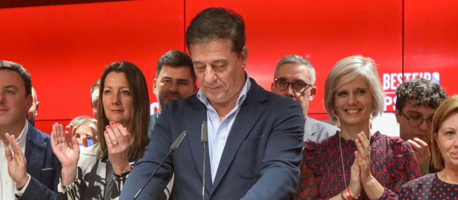 El líder del PSOE gallego, José Ramön Besteiro, tras el escrutinio