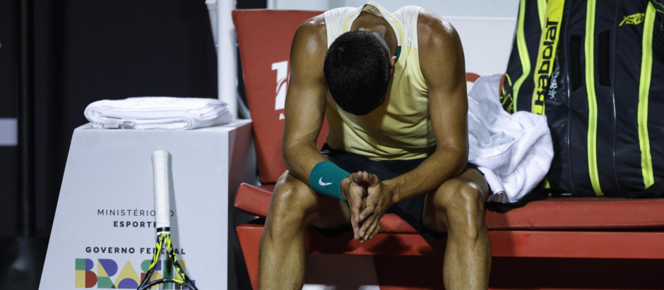 Alcaraz cabizbajo tras la lesión sufrida en Río de Janeiro
