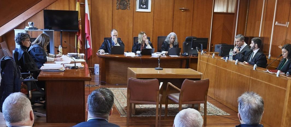 Los siete exdirectivos de B3 Cable, durante el juicio en la Audiencia Provincial de Cantabria, a 30 de enero de 2024, en Santander, Cantabria (España).