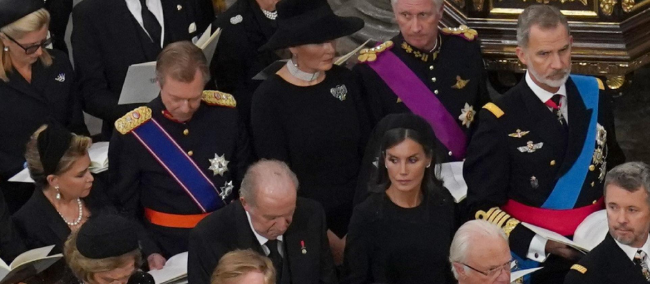 Los Reyes Don Felipe, Doña Letizia, Don Juan Carlos y Doña Sofía, en el funeral de Isabel II de Inglaterra
