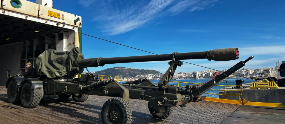 Llegada de ocho obuses SIAC 155/52 del Ejército de Tierra a Ceuta