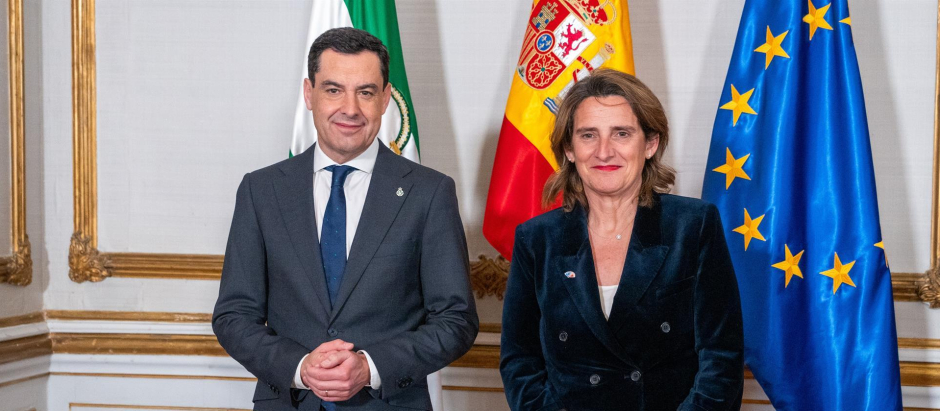 El presidente de la Junta de Andalucía, Juanma Moreno, y la ministra Teresa Ribera, tras la reunión en San Telmo
