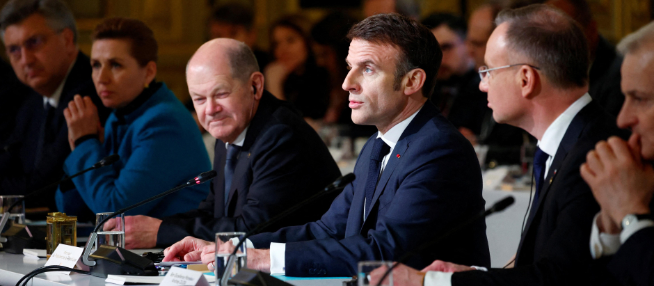 El presidente francés Emmanuel Macron durante una cumbre especial sobre Ucrania en París