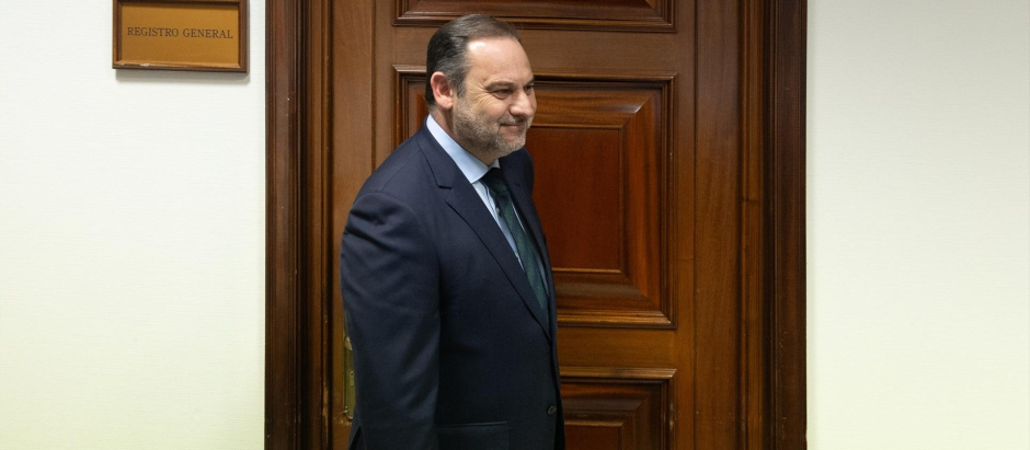 El diputado del PSOE, José Luis Ábalos, dimite como presidente de la Comisión de Interior