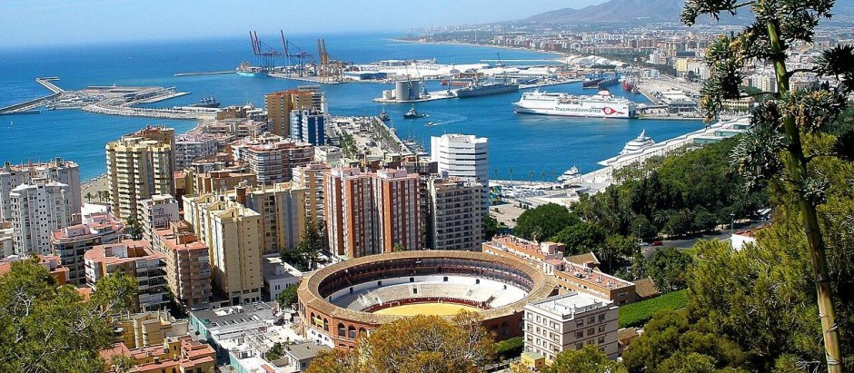 Vista de Málaga desde el Parador de Gibralfaro.